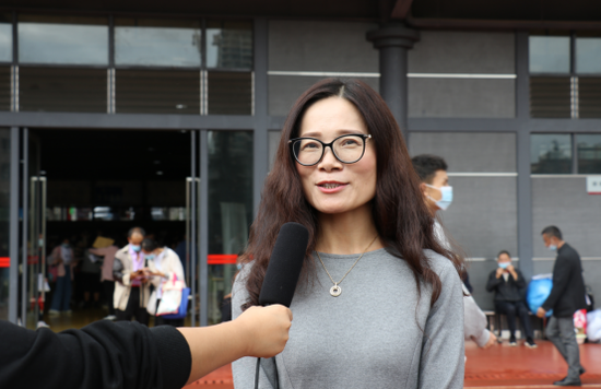 　　江南官方注册副院长王霞介绍今年招生情况